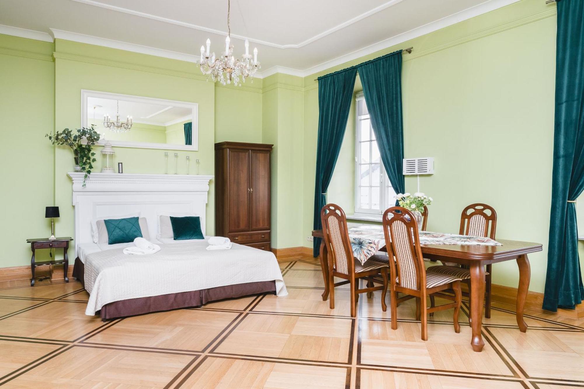 Apartamenty W Palacu Pod Baranami Краків Екстер'єр фото
