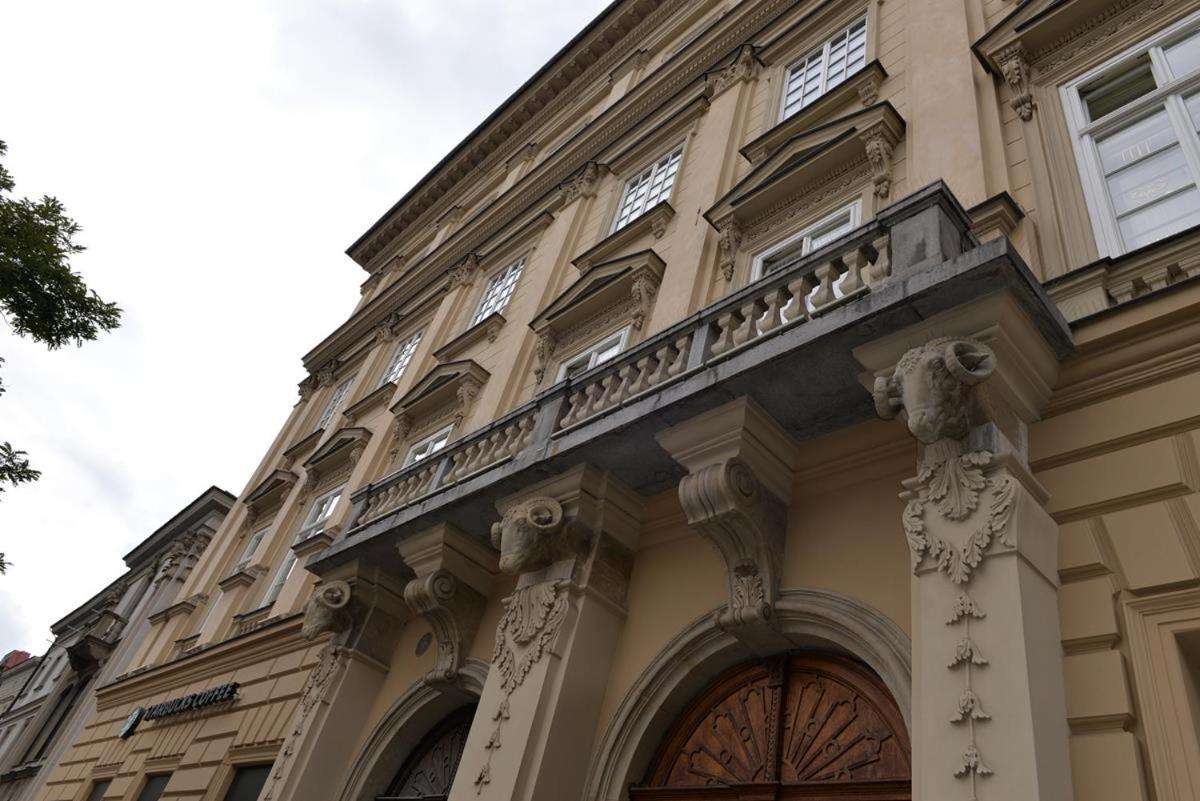 Apartamenty W Palacu Pod Baranami Краків Екстер'єр фото