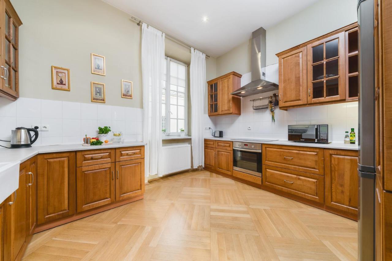 Apartamenty W Palacu Pod Baranami Краків Екстер'єр фото