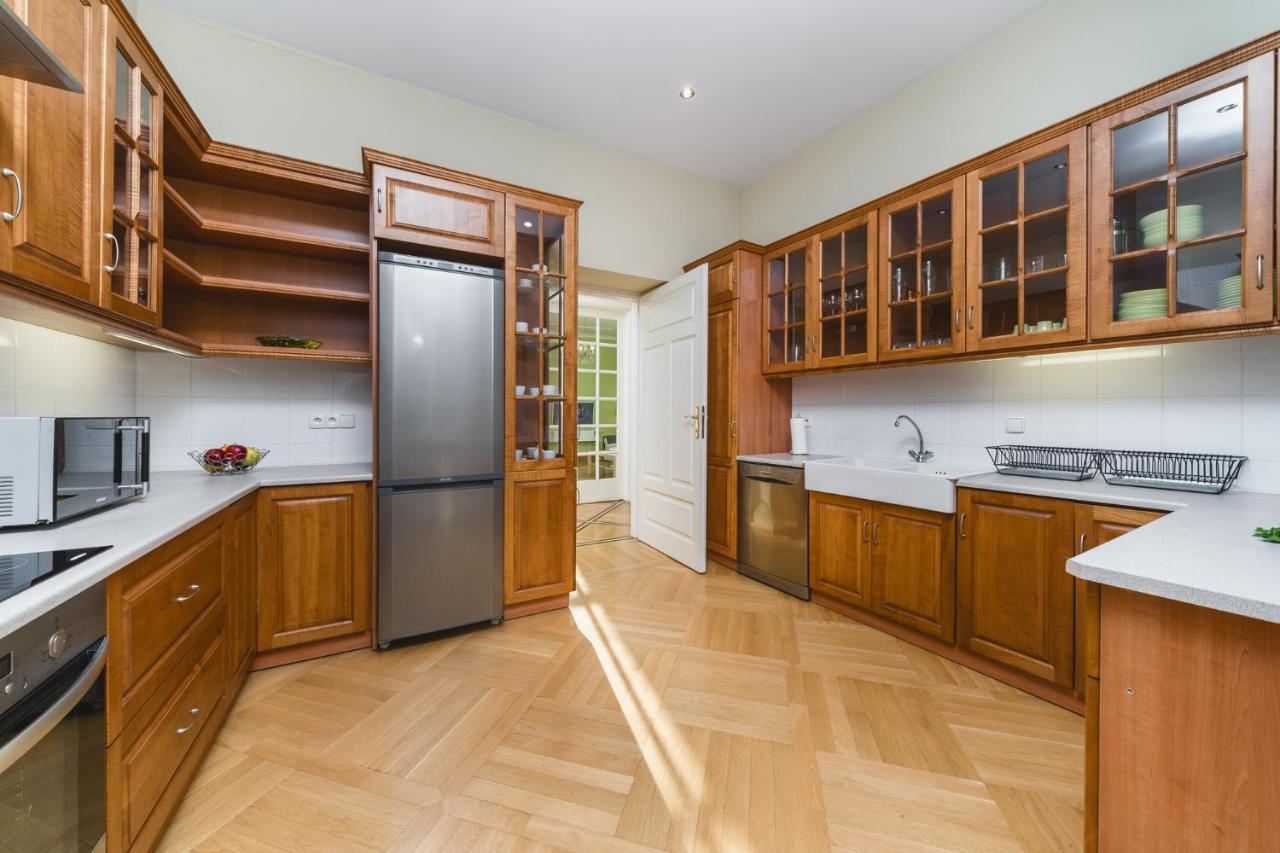 Apartamenty W Palacu Pod Baranami Краків Екстер'єр фото