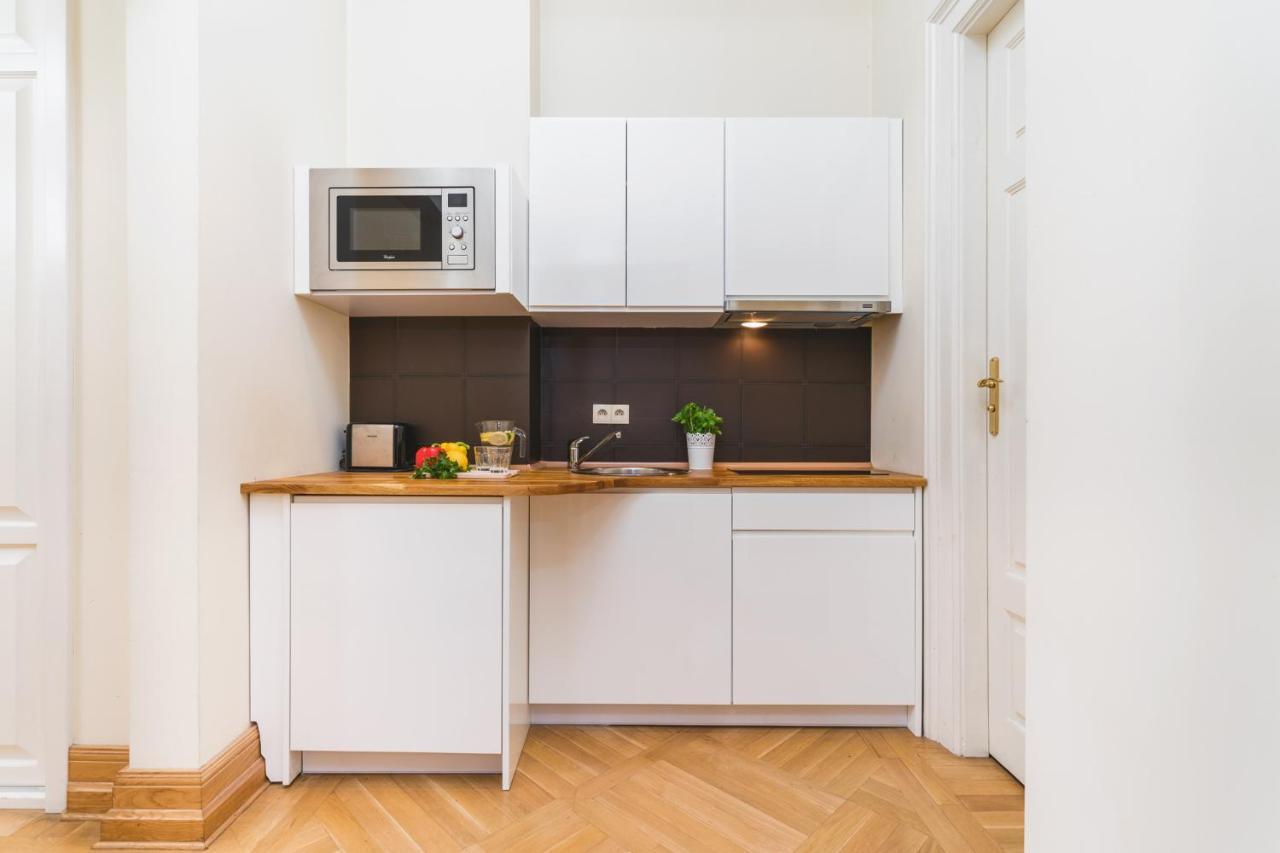 Apartamenty W Palacu Pod Baranami Краків Екстер'єр фото
